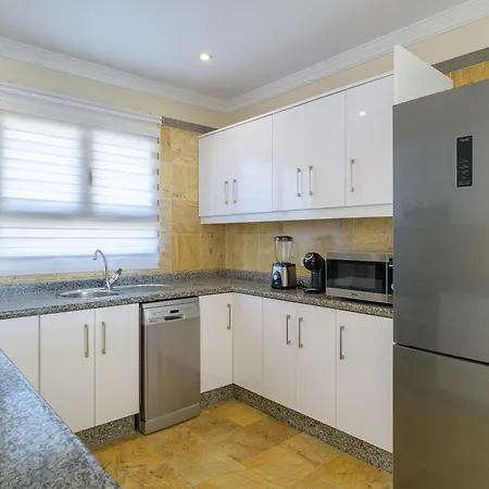 Hipoclub Delux Faro Park 189 فيلة *